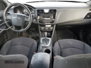 2014 Chrysler 200 LX z VIN 1C3CCBABXEN125294, wystawiony jako Copart lot #42043745 z przebiegiem 159 032 mil mil oraz Szkoda całkowita • Salvage title. Historia ofert i sprzedaży dostępna na DreamBid. Obrazek 8.