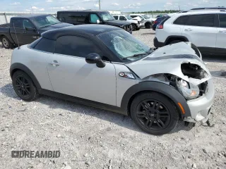 2013 MINI Coupe S z VIN WMWSX3C5XDT466209, wystawiony jako Copart lot #67072444 z przebiegiem 145 900 mil mil oraz Szkody całkowita. Historia ofert i sprzedaży dostępna na DreamBid. Obrazek 4.