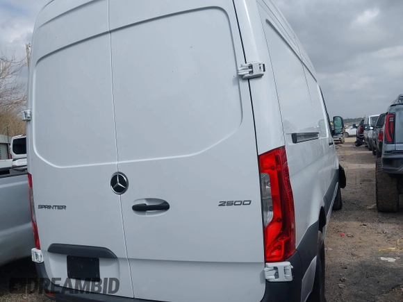 2024 Mercedes-Benz Sprinter Cargo with VIN W1Y4KBHY0RT178001, listed as a IAAI auction lot 41498771 with Not Provided miles and . Bid and sale history available at carsss.com. Image 4.