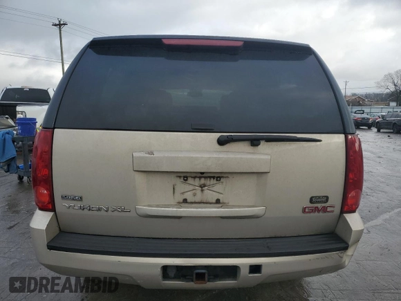 2007 GMC Yukon XL SLT z VIN 1GKFK16357J241184, wystawiony jako Copart lot #84410404 z przebiegiem Nie podano mil oraz Czysty tytuł • Clean title. Historia ofert i sprzedaży dostępna na DreamBid. Obrazek 6.