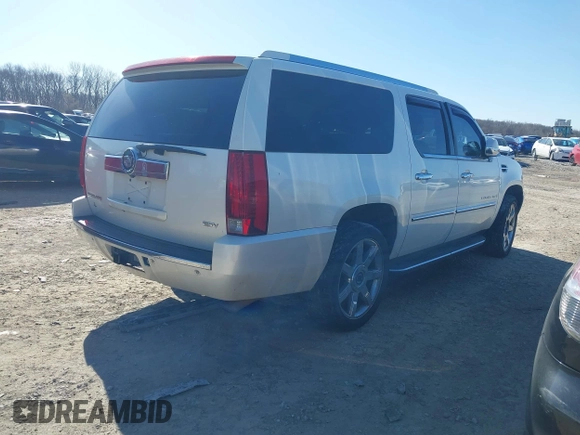 2007 Cadillac Escalade ESV with VIN 1GYFK668X7R327901, listed as a IAAI auction lot 41895943 with 268,821 mi miles. Bid and sale history available at carsss.com. Image 4.