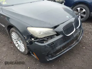 2011 BMW 7 Series 750i xDrive z VIN WBAKC6C53BC394697, wystawiony jako IAAI lot #42505414 z przebiegiem Nie podano mil oraz . Historia ofert i sprzedaży dostępna na DreamBid. Obrazek 6.