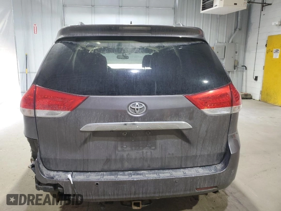 2012 Toyota Sienna XLE с VIN 5TDDK3DC5CS037368, выставлен на аукционе Copart как лот 49626985 с пробегом 164 431 миль миль и Списание • Salvage title. История ставок и продаж доступна на DreamBid. Изображение 6.