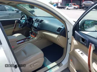 2013 Toyota Highlander Limited z VIN 5TDDK3EH2DS217645, wystawiony jako IAAI lot #42370991 z przebiegiem 90 054 mil mil oraz . Historia ofert i sprzedaży dostępna na DreamBid. Obrazek 5.