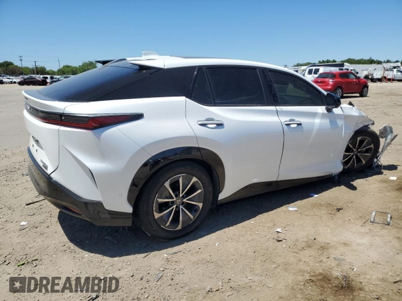 2023 Lexus RZ 450e Premium z VIN JTJAAAAB7PA020268, wystawiony jako Copart lot #58538734 z przebiegiem 12 517 mil mil oraz Szkody całkowita. Historia ofert i sprzedaży dostępna na DreamBid. Obrazek 3.