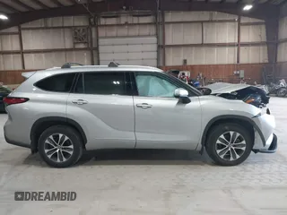 2022 Toyota Highlander XLE z VIN 5TDHZRBH3NS579974, wystawiony jako IAAI lot #41898015 z przebiegiem 46 005 mil mil oraz . Historia ofert i sprzedaży dostępna na DreamBid. Obrazek 13.