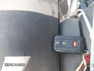 2005 Toyota Prius z VIN JTDKB20UX57051568, wystawiony jako IAAI lot #42318318 z przebiegiem 138 487 mil mil oraz . Historia ofert i sprzedaży dostępna na DreamBid. Obrazek 11.