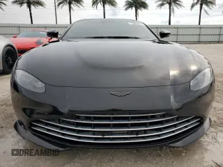 2023 Aston Martin Vantage z VIN SCFSMGBW9PGP08760, wystawiony jako Copart lot #74983814 z przebiegiem 1916 mil mil oraz Nie do naprawy. Historia ofert i sprzedaży dostępna na DreamBid. Obrazek 5.