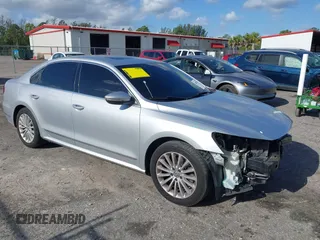 2017 Volkswagen Passat SE z VIN 1VWBT7A37HC069759, wystawiony jako IAAI lot #42080215 z przebiegiem 86 902 mil mil oraz . Historia ofert i sprzedaży dostępna na DreamBid. Obrazek 1.