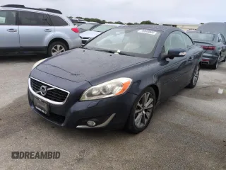 2013 Volvo C70 T5 with VIN YV1672MC2DJ139305, listed as a Copart auction lot 75049004 with 0 mi miles and Non Repairable. Bid and sale history available at carsss.com. Image 1.