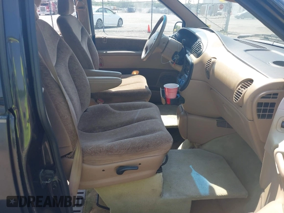 1998 Dodge Caravan LE z VIN 1B4GP54L6WB510102, wystawiony jako IAAI lot #42477633 z przebiegiem Nie podano mil oraz . Historia ofert i sprzedaży dostępna na DreamBid. Obrazek 5.