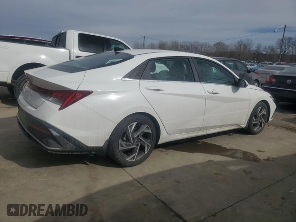 2024 Hyundai Elantra SEL z VIN KMHLS4DG0RU816262, wystawiony jako Copart lot #46448675 z przebiegiem 3 957 mil mil oraz Szkoda całkowita • Salvage title. Historia ofert i sprzedaży dostępna na DreamBid. Obrazek 3.