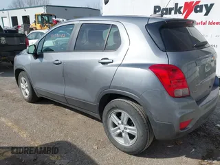 2020 Chevrolet Trax LS with VIN 3GNCJKSB2LL323579, listed as a IAAI auction lot 41791102 with 25,871 mi miles. Bid and sale history available at carsss.com. Image 3.