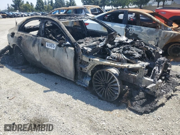 2024 Mercedes-Benz C 300 z VIN W1KAF4GB3RR217669, wystawiony jako Copart lot #54194875 z przebiegiem Nie podano mil oraz Nie do naprawy • Non repairable. Historia ofert i sprzedaży dostępna na DreamBid. Obrazek 4.