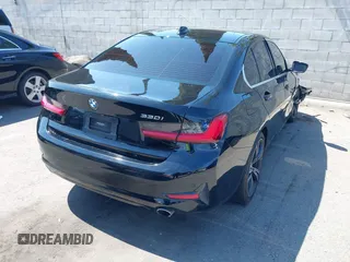2021 BMW 3 Series 330i z VIN 3MW5R1J02M8B67582, wystawiony jako IAAI lot #41880589 z przebiegiem 31 915 mil mil oraz . Historia ofert i sprzedaży dostępna na DreamBid. Obrazek 4.