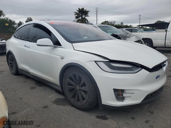 2016 Tesla Model X 70D with VIN 5YJXCAE27GF001762, listed as a Copart auction lot 47261873 with 119,010 mi miles. Bid and sale history available at carsss.com. Image 4.