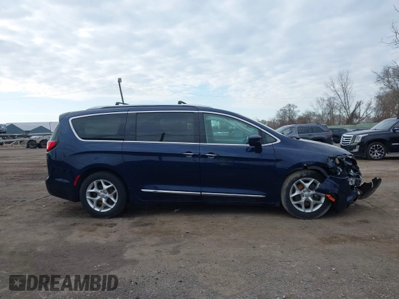 2018 Chrysler Pacifica Touring L with VIN 2C4RC1BG8JR271328, listed as a IAAI auction lot 41961546 with 84,740 mi miles and . Bid and sale history available at DreamBid. Image 13.