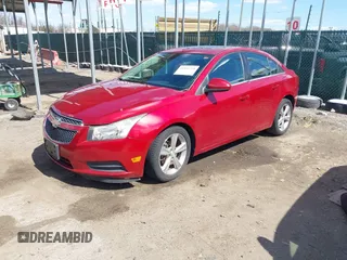2014 Chevrolet Cruze 2LT z VIN 1G1PE5SB2E7123236, wystawiony jako IAAI lot #41882768 z przebiegiem 123 311 mil mil oraz . Historia ofert i sprzedaży dostępna na DreamBid. Obrazek 2.