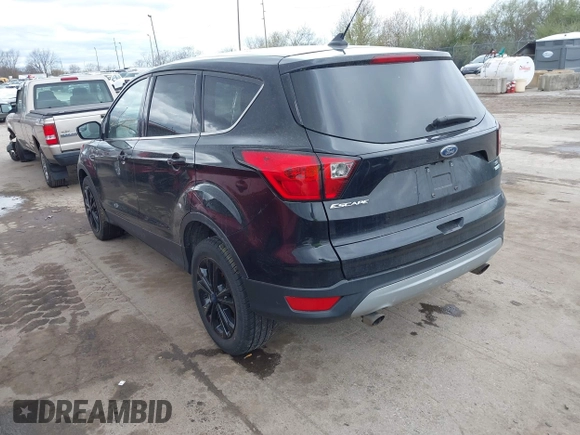 2019 Ford Escape SE z VIN 1FMCU9GD1KUA45891, wystawiony jako IAAI lot #41982627 z przebiegiem 97 546 mil mil oraz . Historia ofert i sprzedaży dostępna na DreamBid. Obrazek 3.