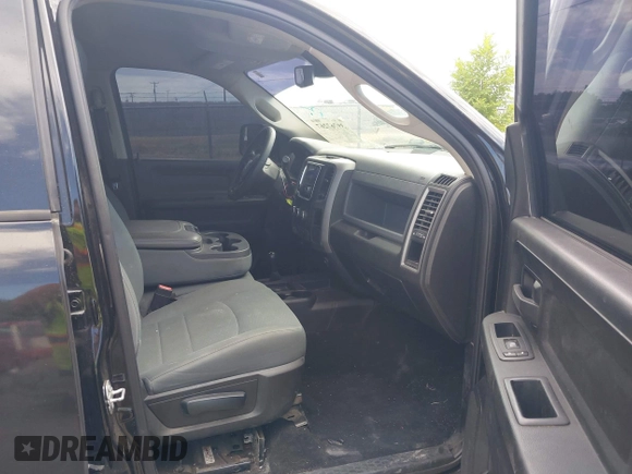 2018 Ram 2500 Tradesman z VIN 3C6UR5CL5JG359438, wystawiony jako IAAI lot #39767267 z przebiegiem 148 103 mil mil oraz . Historia ofert i sprzedaży dostępna na DreamBid. Obrazek 5.