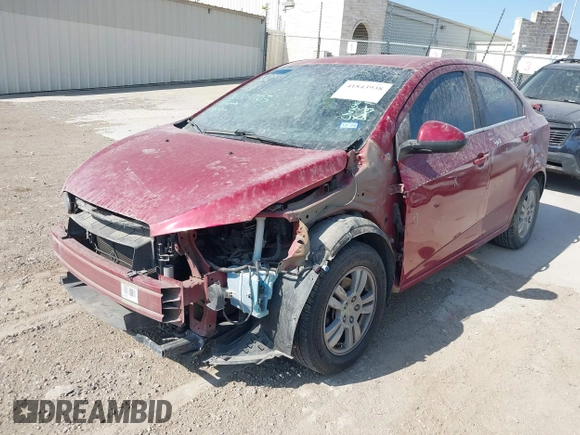2012 Chevrolet Sonic LT z VIN 1G1JC5SHXC4113696, wystawiony jako IAAI lot #41843938 z przebiegiem 102 111 mil mil oraz . Historia ofert i sprzedaży dostępna na DreamBid. Obrazek 2.