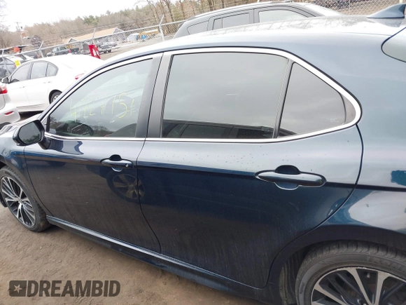 2020 Toyota Camry SE with VIN 4T1G11AK6LU983759, listed as a IAAI auction lot 41727151 with 73,331 mi miles. Bid and sale history available at carsss.com. Image 15.