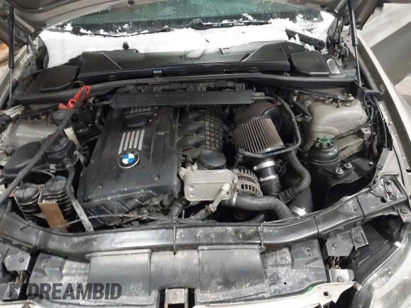 2008 BMW 3 Series 335xi with VIN WBAVD53528A253497, listed as a IAAI auction lot 41377661 with 136,677 mi miles. Bid and sale history available at carsss.com. Image 10.