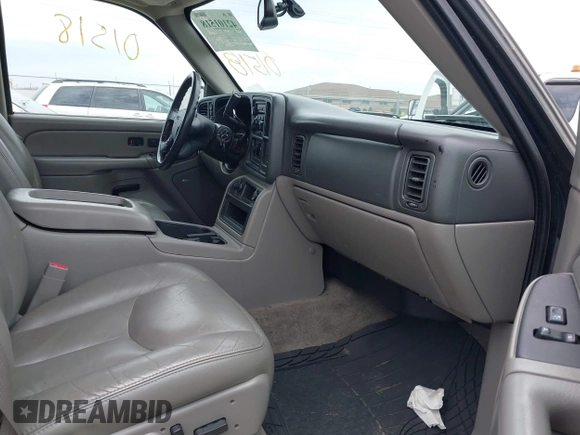 2005 GMC Yukon XL SLT with VIN 3GKFK16Z05G272572, listed as a IAAI auction lot 42101518 with 288,000 mi miles. Bid and sale history available at carsss.com. Image 5.