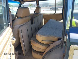 1988 Jeep Grand Wagoneer с VIN 1JCNJ15U8JT173185, выставлен на аукционе IAAI как лот 42337939 с пробегом 240 040 миль миль и . История ставок и продаж доступна на DreamBid. Изображение 8.