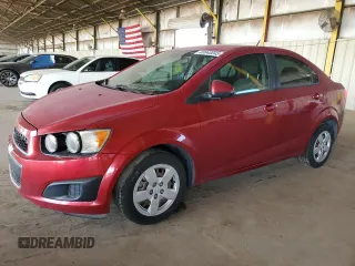 2013 Chevrolet Sonic LS z VIN 1G1JA5SH0D4122043, wystawiony jako Copart lot #60840045 z przebiegiem 128 768 mil mil oraz Czysty tytuł • Clean title. Historia ofert i sprzedaży dostępna na DreamBid. Obrazek 1.
