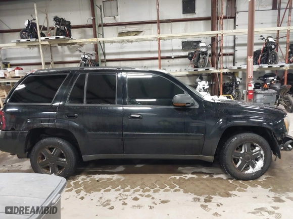 2005 Chevrolet TrailBlazer LT with VIN 1GNDT13S752266601, listed as a IAAI auction lot 41396007 with 204,190 mi miles. Bid and sale history available at carsss.com. Image 13.