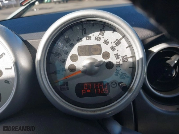 2006 MINI Cooper Hardtop S with VIN WMWRE33566TJ34081, listed as a IAAI auction lot 41265659 with 71,441 mi miles. Bid and sale history available at carsss.com. Image 7.