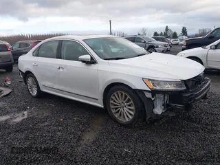 2017 Volkswagen Passat SE z VIN 1VWBT7A35HC025257, wystawiony jako IAAI lot #41104637 z przebiegiem 48 066 mil mil oraz . Historia ofert i sprzedaży dostępna na DreamBid. Obrazek 1.