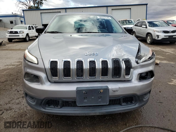 2015 Jeep Cherokee Sport z VIN 1C4PJLAB1FW711631, wystawiony jako Copart lot #58373145 z przebiegiem 123 683 mil mil oraz Szkoda całkowita • Salvage title. Historia ofert i sprzedaży dostępna na DreamBid. Obrazek 5.