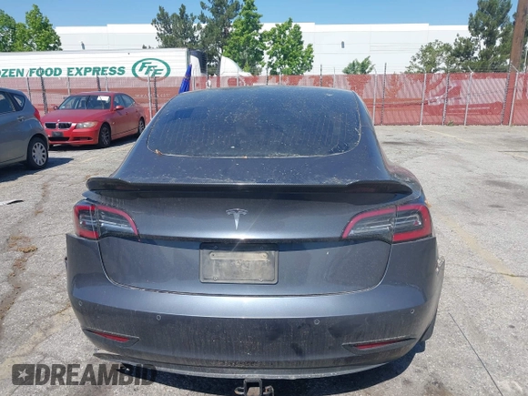 2020 Tesla Model 3 Standard Range Plus z VIN 5YJ3E1EA4LF597181, wystawiony jako IAAI lot #42283159 z przebiegiem 109 993 mil mil oraz . Historia ofert i sprzedaży dostępna na DreamBid. Obrazek 15.