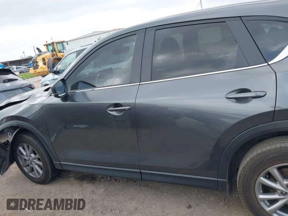2023 Mazda CX-5 S Carbon Edition z VIN JM3KFBCM7P0226930, wystawiony jako IAAI lot #41939956 z przebiegiem 29 477 mil mil oraz . Historia ofert i sprzedaży dostępna na DreamBid. Obrazek 14.