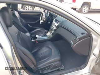 2012 Cadillac CTS Performance z VIN 1G6DJ5E37C0145221, wystawiony jako IAAI lot #42111935 z przebiegiem 82 103 mil mil oraz . Historia ofert i sprzedaży dostępna na DreamBid. Obrazek 5.