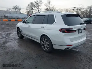 2025 BMW X7 xDrive40i with VIN 5UX23EM05S9X98435, listed as a IAAI auction lot 41476358 with 2,946 mi miles. Bid and sale history available at carsss.com. Image 3.