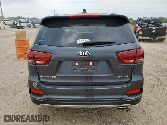 2019 Kia Sorento EX z VIN 5XYPH4A51KG457907, wystawiony jako Copart lot #57686505 z przebiegiem 54 755 mil mil oraz Szkoda całkowita • Salvage title. Historia ofert i sprzedaży dostępna na DreamBid. Obrazek 6.