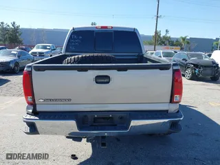 2005 Chevrolet Silverado 1500 LS with VIN 2GCEK13T351136405, listed as a IAAI auction lot 41684903 with 303,874 mi miles. Bid and sale history available at carsss.com. Image 15.