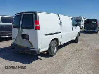 2008 Chevrolet Express Cargo Van with VIN 1GCGG25C381184266, listed as a IAAI auction lot 41833807 with 472,299 mi miles. Bid and sale history available at carsss.com. Image 4.