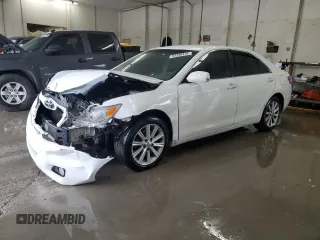 2010 Toyota Camry z VIN 4T1BF3EK2AU560465, wystawiony jako Copart lot #54338415 z przebiegiem 215 867 mil mil oraz Szkoda całkowita • Salvage title. Historia ofert i sprzedaży dostępna na DreamBid. Obrazek 1.