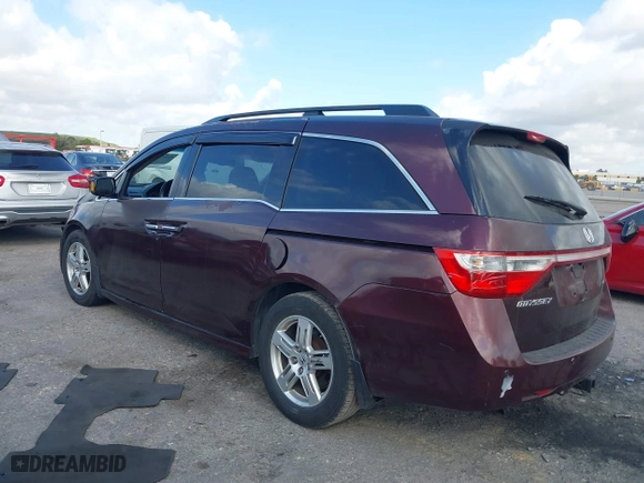 2011 Honda Odyssey Touring with VIN 5FNRL5H97BB008759, listed as a IAAI auction lot 41567010 with 215,709 mi miles. Bid and sale history available at carsss.com. Image 3.