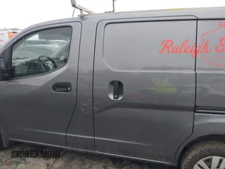 2021 Nissan NV200 SV z VIN 3N6CM0KN6MK702216, wystawiony jako IAAI lot #41815226 z przebiegiem 68 845 mil mil oraz . Historia ofert i sprzedaży dostępna na DreamBid. Obrazek 14.