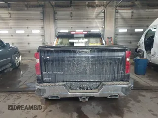 2022 Chevrolet Silverado 1500 LT with VIN 1GCUDDED8NZ537551, listed as a IAAI auction lot 41538996 with 34,083 mi miles and . Bid and sale history available at DreamBid. Image 16.