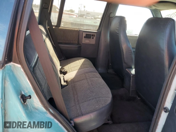 1991 GMC Jimmy z VIN 1GKCS13Z2M2518231, wystawiony jako Copart lot #64115274 z przebiegiem 132 698 mil mil oraz Czysty tytuł • Clean title. Historia ofert i sprzedaży dostępna na DreamBid. Obrazek 10.