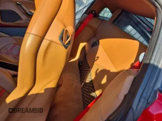 2016 Ferrari 488 z VIN ZFF79ALA5G0214993, wystawiony jako Copart lot #58869925 z przebiegiem 25 520 mil mil oraz Tytuł czysty. Historia ofert i sprzedaży dostępna na DreamBid. Obrazek 6.
