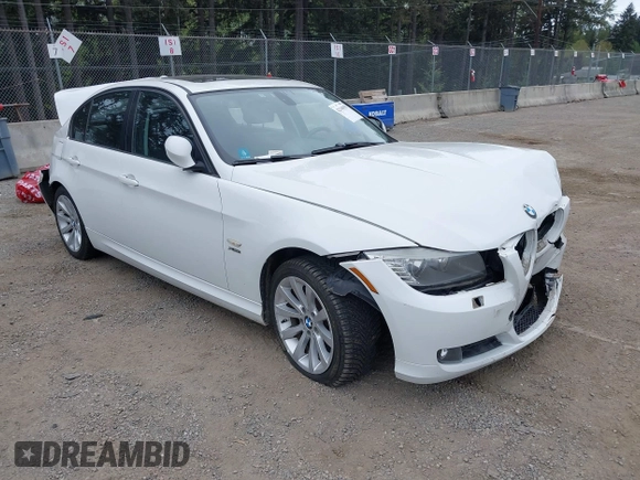 2011 BMW 3 Series 328i xDrive z VIN WBAPK5G59BNN27626, wystawiony jako IAAI lot #42140058 z przebiegiem 122 120 mil mil oraz . Historia ofert i sprzedaży dostępna na DreamBid. Obrazek 1.