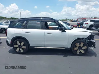 2025 MINI Countryman S with VIN WMZ23GA06S7R31166, listed as a IAAI auction lot 42393335 with 2,531 mi miles and . Bid and sale history available at DreamBid. Image 14.