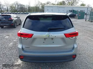 2018 Toyota Highlander SE with VIN 5TDJZRFHXJS800427, listed as a IAAI auction lot 41902639 with 88,140 mi miles. Bid and sale history available at carsss.com. Image 16.